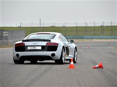 W(M),WR8,2014 5.2 FSI quattro,uyĈDƬ