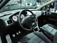 2011 1.6L քCROSS