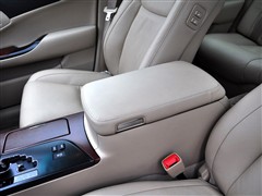 һS,ʹ,2010 V6 3.0L Royal Saloon VIP,܇ΌĈDƬ