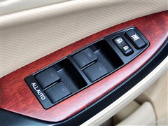 һS,ʹ,2010 V8 4.3L Royal Saloon VIP,܇ΌĈDƬ