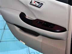 һS,ʹ,2010 V6 3.0L Royal Saloon,܇Ό(sh)ĈDƬ
