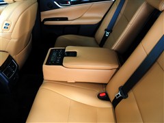 2014 350 Aȫ(q)