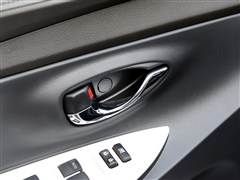 VS,YARiS L ,2015 1.5G Ԅń촰؄e,܇ΌĈDƬ