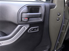 Jeep(M),R,2015 3.0L T Sahara,܇ΌĈDƬ