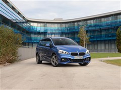 R2ϵGran Tourer 2015 220i